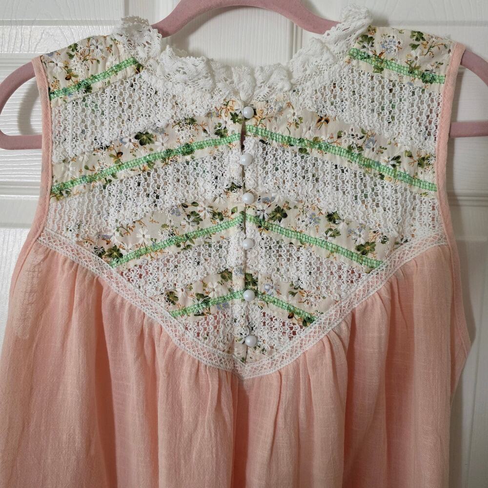POL Whisperlace Garden Blouse in Tea Rose Blush Size Medium - Picture 4 of 10